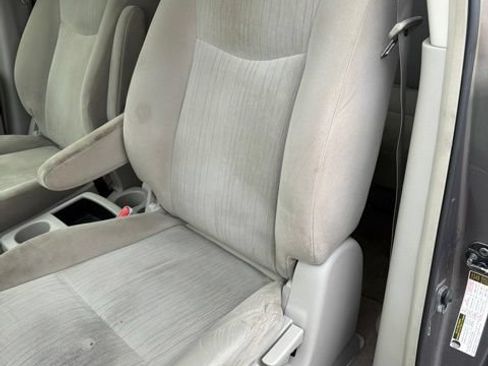 Used 2015 Nissan Quest SV FWD image 13