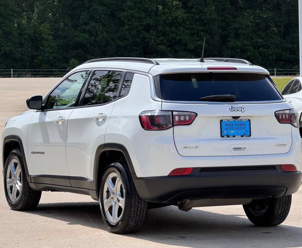 Used 2024 Jeep Compass Latitude AWD/4WD image 11