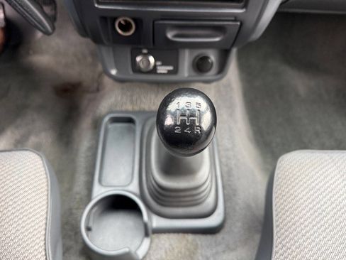 Used 2001 Nissan Frontier XE image 20