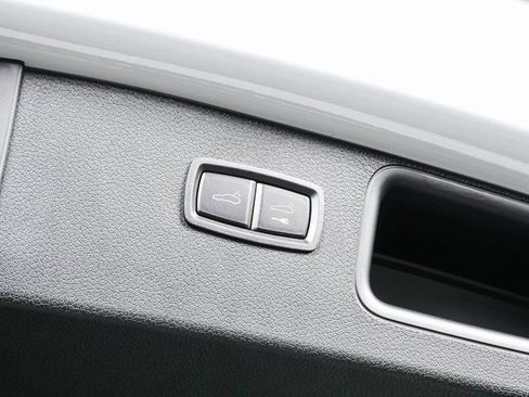 New 2026 Porsche Macan AWD/4WD image 33