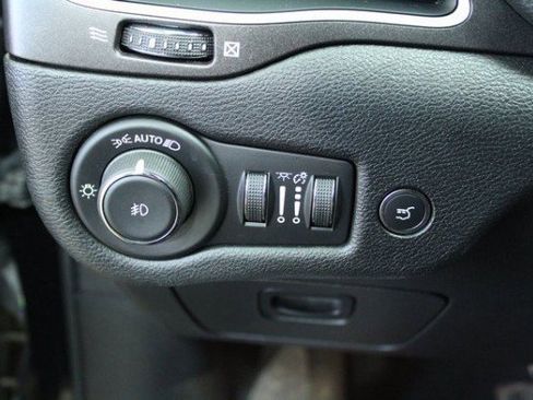 Used 2022 Jeep Cherokee Trailhawk w/ Trailer Tow Group image 15