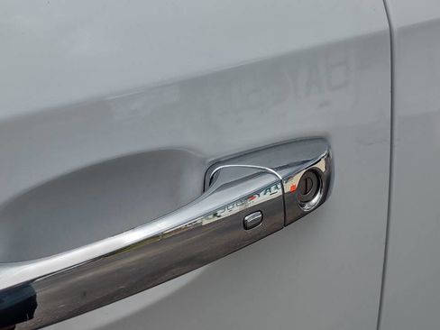 Used 2015 Chrysler Town & Country Touring w/ Driver Convenience Group image 10