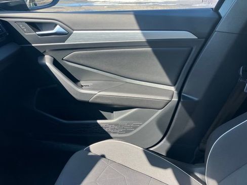 Used 2025 Volkswagen Jetta Sport image 9