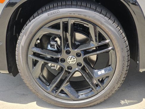 New 2026 Volkswagen Tiguan SE R-Line FWD image 11