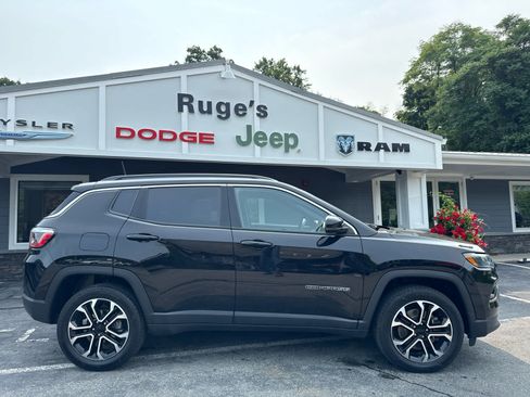 Used 2023 Jeep Compass Limited AWD/4WD image 2