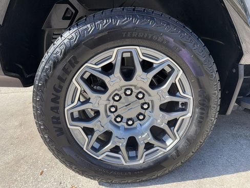 Used 2025 GMC Hummer EV 3X AWD/4WD image 56