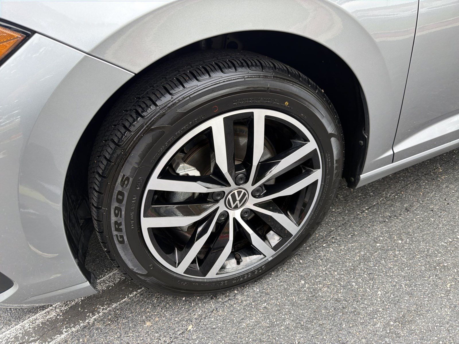 Used 2025 Volkswagen Jetta SE FWD image 11