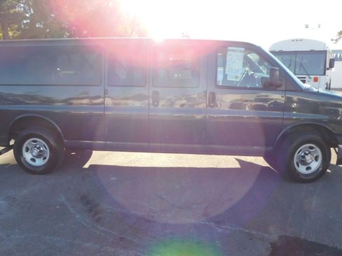 Used 2017 Chevrolet Express 3500 LT w/ LT Preferred Equipment Group image 2