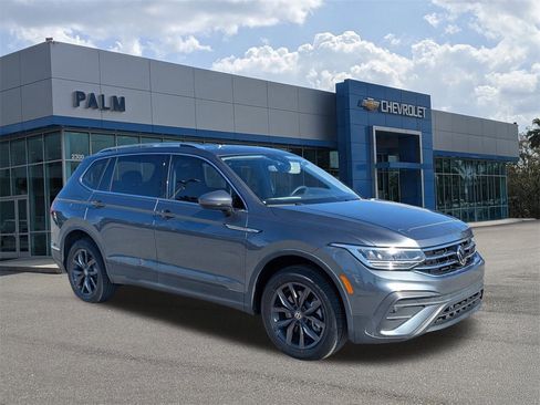 Used 2023 Volkswagen Tiguan SE image 1