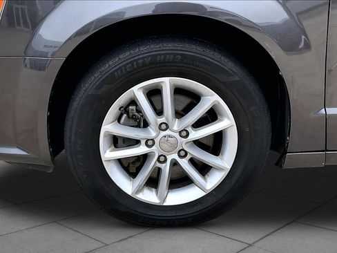 Used 2020 Dodge Grand Caravan SXT FWD image 14