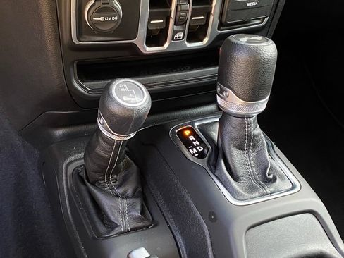 Used 2025 Jeep Wrangler Unlimited Sahara AWD/4WD image 18