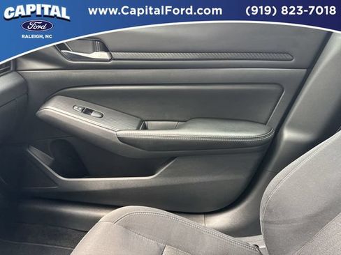 Used 2025 Nissan Altima 2.5 SV FWD image 28