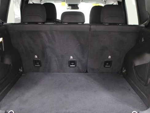 Used 2023 Jeep Renegade Latitude image 12