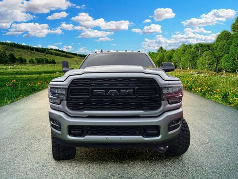 Used 2022 RAM 2500 Limited AWD/4WD image 2