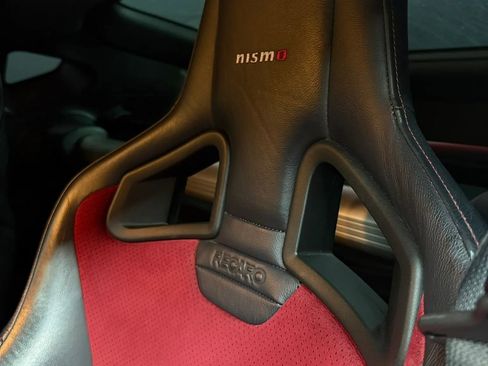Used 2017 Nissan 370Z NISMO RWD image 10
