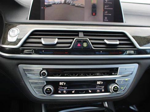 Used 2020 BMW 750i xDrive w/ Cold Weather Package image 21