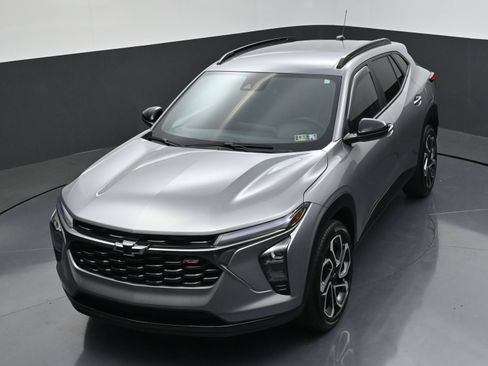 Used 2025 Chevrolet Trax RS w/ Driver Confidence Package FWD image 34