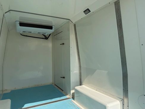 Used 2015 Freightliner Sprinter 2500 w/ Additional Battery Package RWD image 18