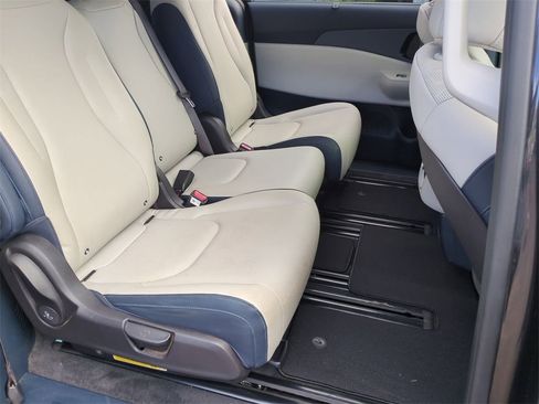 Certified 2026 Kia Carnival EX image 26