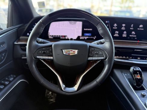 Used 2023 Cadillac Escalade Premium Luxury image 18