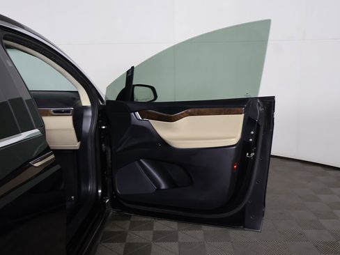 Used 2017 Tesla Model X 75D image 21