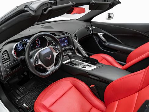 Used 2016 Chevrolet Corvette Stingray Coupe w/ Carbon Flash Badge Package RWD image 3
