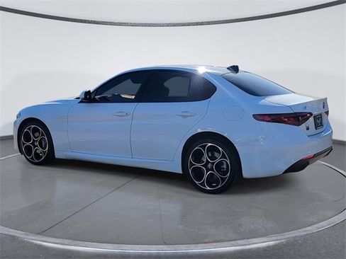 Used 2022 Alfa Romeo Giulia Ti image 3