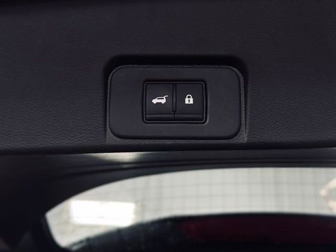 Used 2023 Nissan Rogue SL w/ SL Premium Package image 12