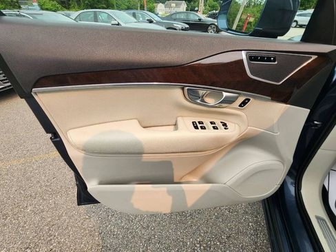 Used 2018 Volvo XC90 T6 Momentum w/ Convenience Package AWD/4WD image 10