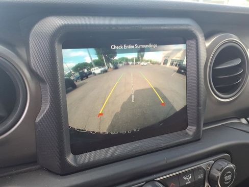 Used 2023 Jeep Wrangler Unlimited w/ Cold Weather Group AWD/4WD image 4