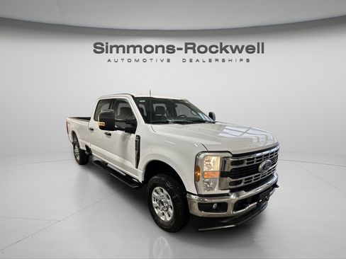 Used 2024 Ford F250 XLT image 3