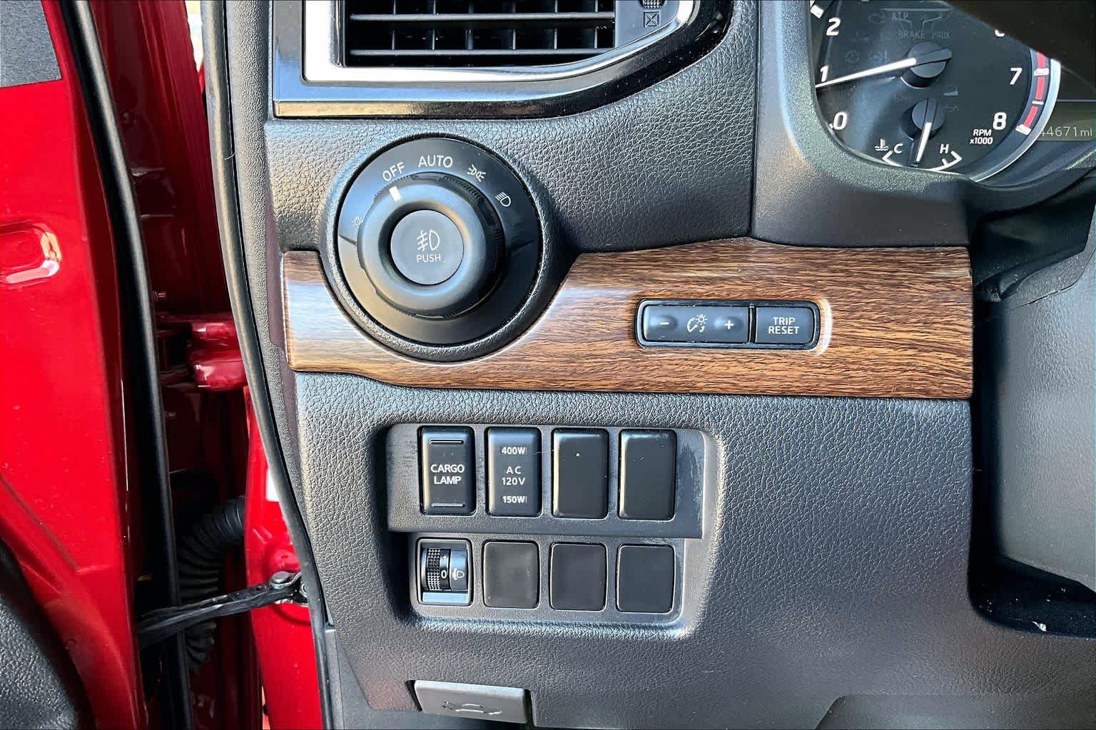 Used 2020 Nissan Titan Platinum Reserve w/ Moonroof Package AWD/4WD image 31