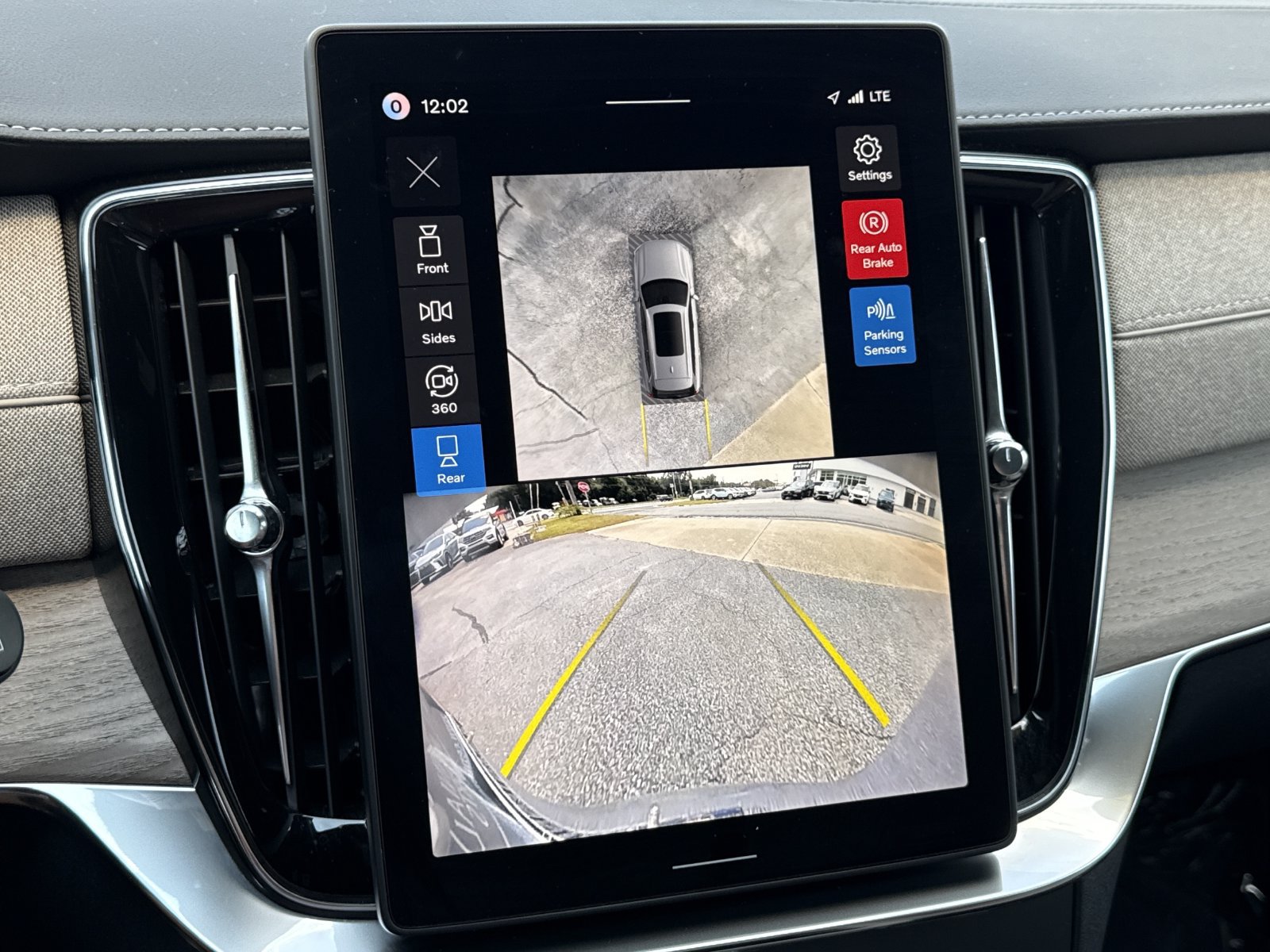 Certified 2026 Volvo XC90 B6 Plus AWD/4WD image 21