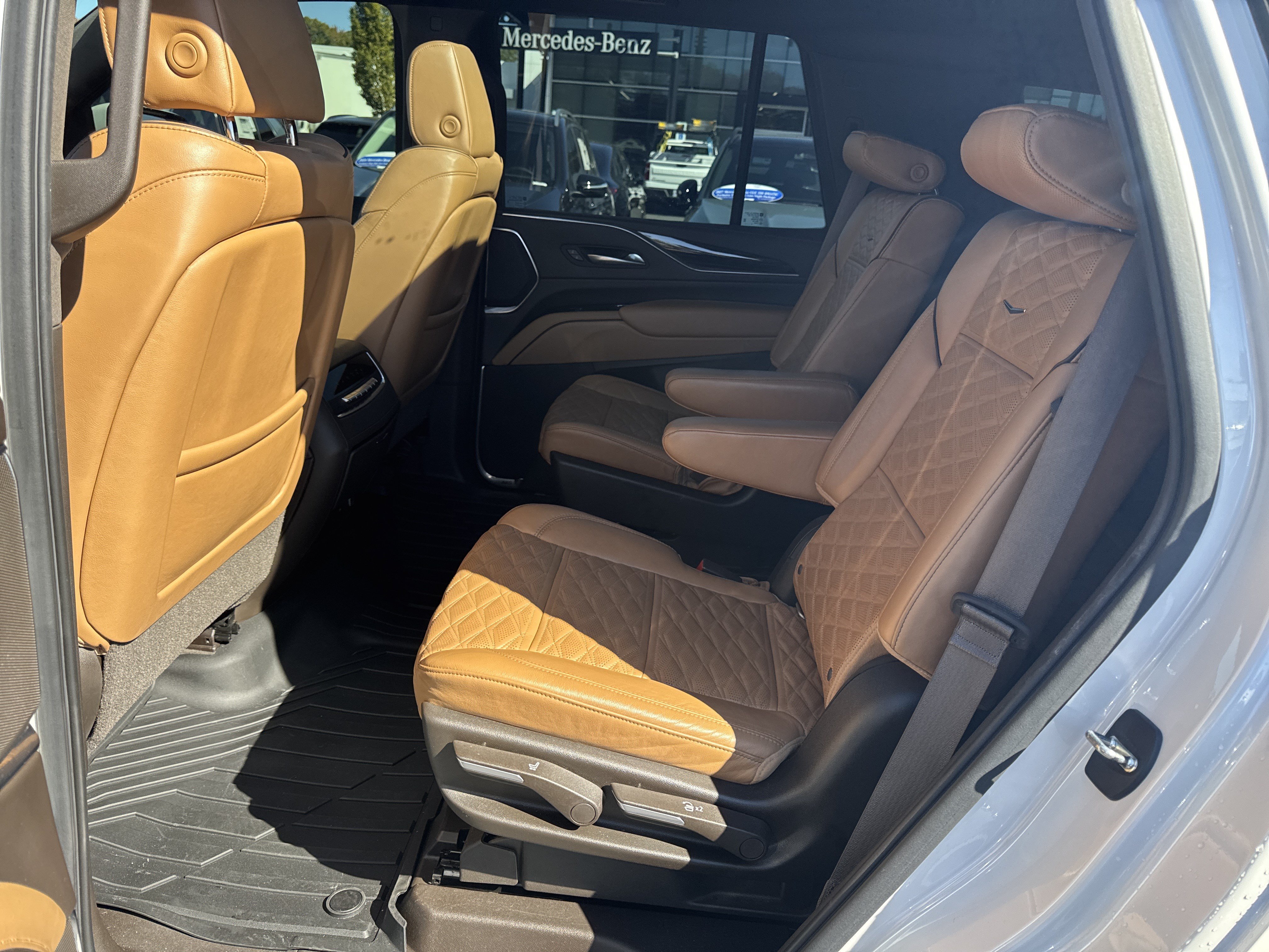 Used 2021 Cadillac Escalade Premium Luxury w/ Driver Assist Tech Package AWD/4WD image 32