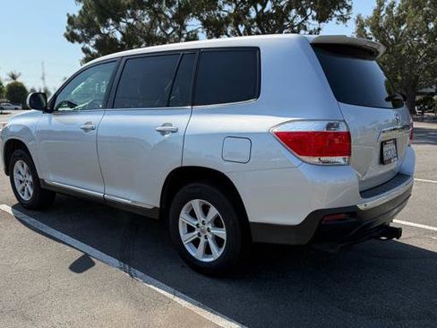 Used 2011 Toyota Highlander 2WD image 4