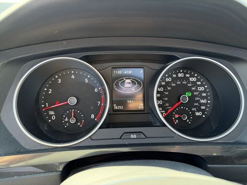 Used 2018 Volkswagen Tiguan SEL w/ 3rd Row Seat Package image 39