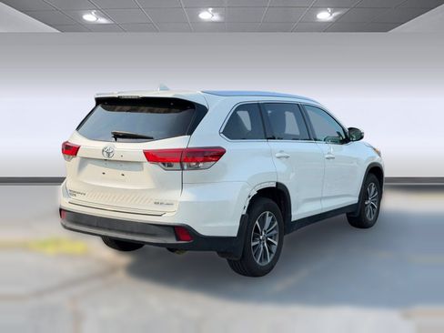 Used 2019 Toyota Highlander XLE AWD/4WD image 6