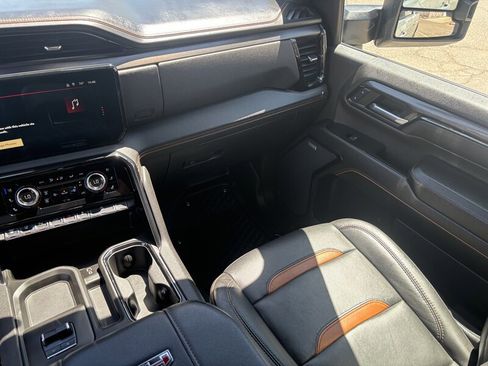Used 2024 GMC Sierra 2500 AT4 w/ AT4 Preferred Package AWD/4WD image 25