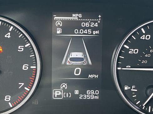 Used 2025 Subaru Crosstrek 2.5i Premium AWD/4WD image 12