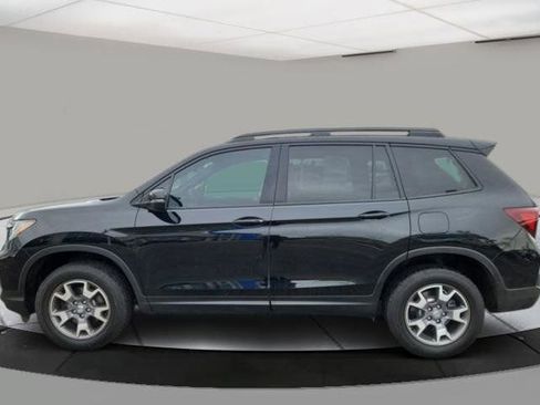 Used 2023 Honda Passport TrailSport image 2