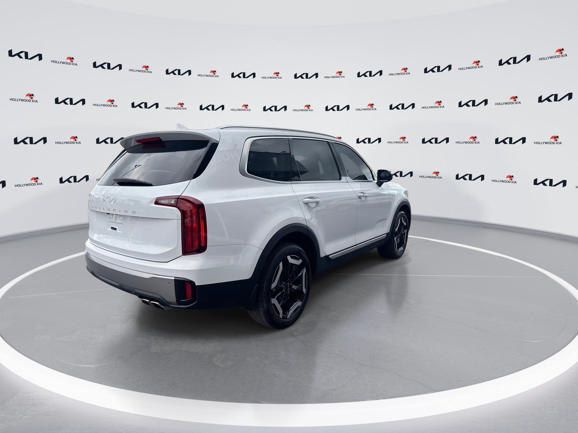 Used 2025 Kia Telluride S FWD image 8