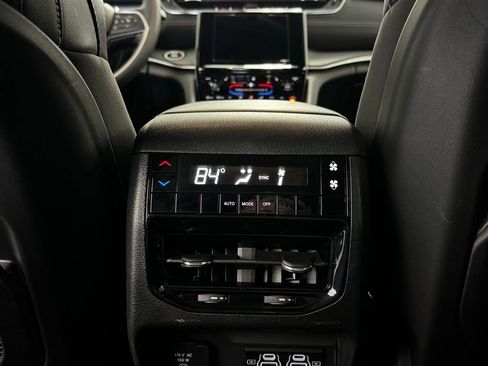 Certified 2023 Jeep Grand Cherokee L Altitude image 9