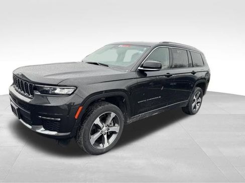 Used 2023 Jeep Grand Cherokee L Limited image 3