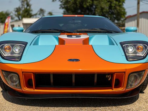 Used 2006 Ford GT RWD image 14