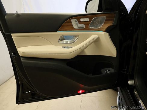 Used 2023 Mercedes-Benz GLS 450 4MATIC image 29