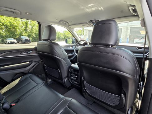 Used 2023 Jeep Grand Cherokee Limited AWD/4WD image 25