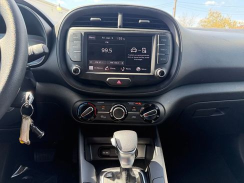 Used 2025 Kia Soul LX w/ LX Technology Package image 17