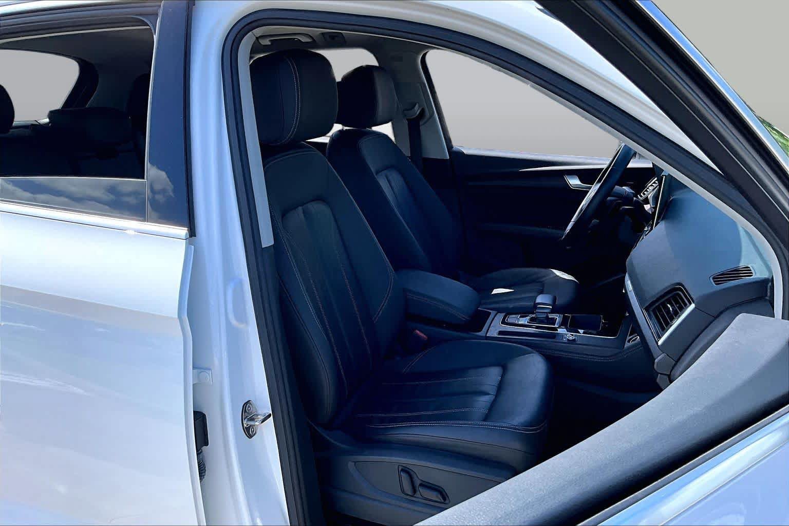 Used 2021 Audi Q5 2.0T Premium Plus w/ Premium Plus Package AWD/4WD image 9