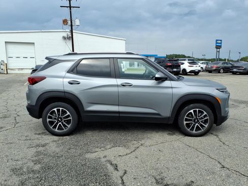 Used 2025 Chevrolet TrailBlazer LT AWD/4WD image 6