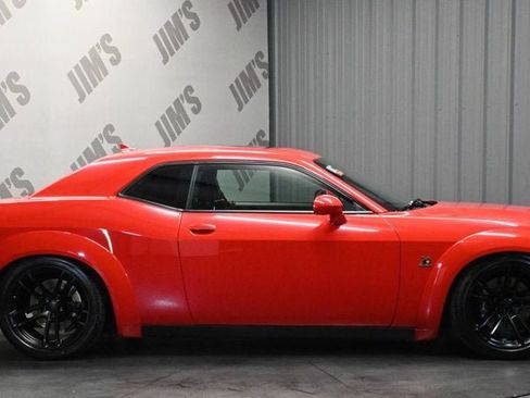 Used 2015 Dodge Challenger R/T Scat Pack w/ Leather Interior Group RWD image 4